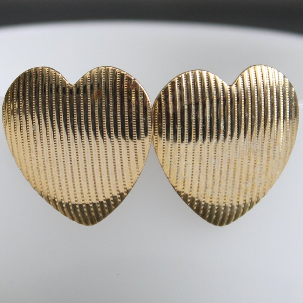 Vintage Gold Tone Textured Ribbed Heart Pierced Lightweight Earrings